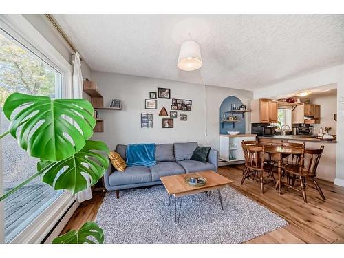 8-810 2 Street Ne, Calgary, AB - Indoor Photo Showing Other Room