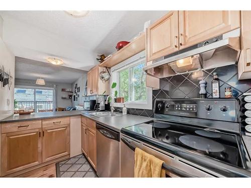 8-810 2 Street Ne, Calgary, AB - Indoor Photo Showing Kitchen