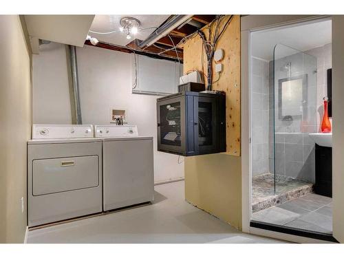 312 47 Avenue Sw, Calgary, AB - Indoor Photo Showing Laundry Room