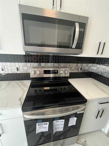 16-2020 16 Avenue Nw, Calgary, AB - Indoor Photo Showing Kitchen