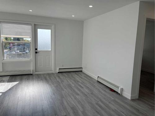 16-2020 16 Avenue Nw, Calgary, AB - Indoor Photo Showing Other Room