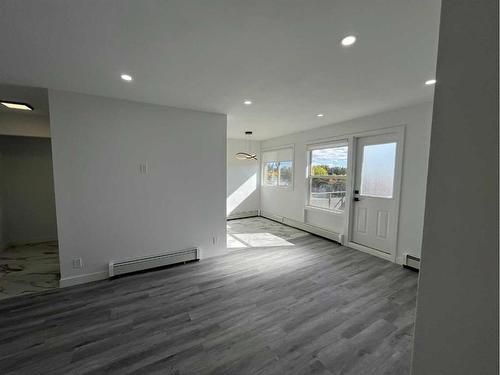 16-2020 16 Avenue Nw, Calgary, AB - Indoor Photo Showing Other Room