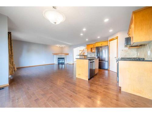 136 New Brighton Lane Se, Calgary, AB - Indoor Photo Showing Kitchen