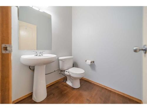 136 New Brighton Lane Se, Calgary, AB - Indoor Photo Showing Bathroom