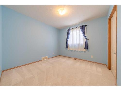 136 New Brighton Lane Se, Calgary, AB - Indoor Photo Showing Other Room