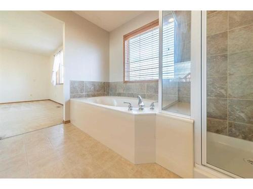 136 New Brighton Lane Se, Calgary, AB - Indoor Photo Showing Bathroom