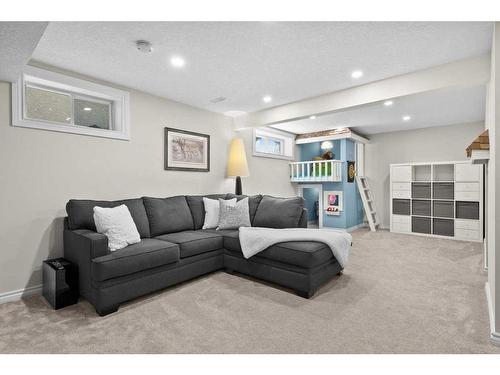 12 Strathcona Road Sw, Calgary, AB - Indoor Photo Showing Living Room