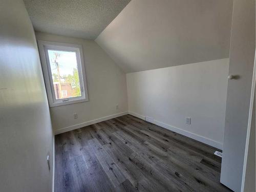 814 21 Avenue Se, Calgary, AB - Indoor Photo Showing Other Room