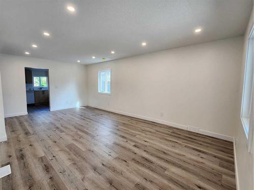 814 21 Avenue Se, Calgary, AB - Indoor Photo Showing Other Room