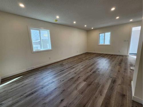 814 21 Avenue Se, Calgary, AB - Indoor Photo Showing Other Room