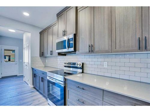 954 Cobblemore Common Sw, Airdrie, AB - Indoor Photo Showing Kitchen