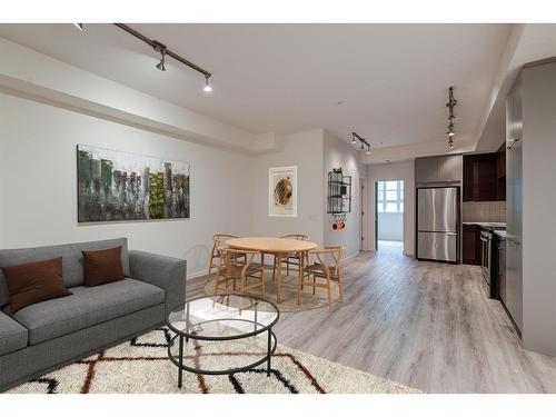 243-1719 9A Street Sw, Calgary, AB - Indoor Photo Showing Living Room