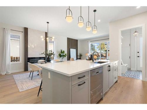 2710 17A Street Nw, Calgary, AB - Indoor Photo Showing Kitchen