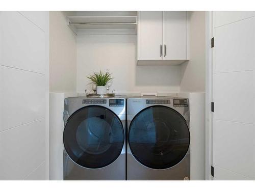 2710 17A Street Nw, Calgary, AB - Indoor Photo Showing Laundry Room