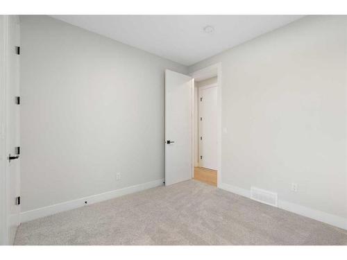 2710 17A Street Nw, Calgary, AB - Indoor Photo Showing Other Room