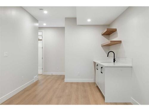 2710 17A Street Nw, Calgary, AB - Indoor Photo Showing Other Room