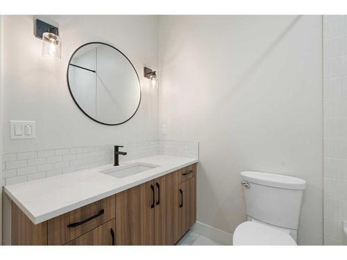 2710 17A Street Nw, Calgary, AB - Indoor Photo Showing Bathroom