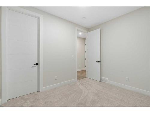 2710 17A Street Nw, Calgary, AB - Indoor Photo Showing Other Room