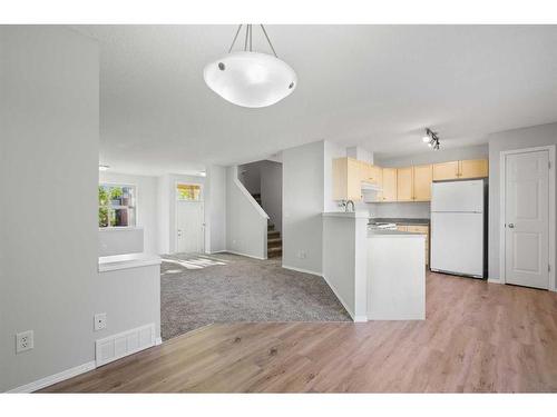 348 Mckenzie Towne Link Se, Calgary, AB - Indoor Photo Showing Kitchen