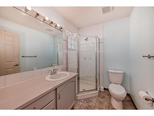 34 West Boothby Crescent, Cochrane, AB - Indoor Photo Showing Bathroom