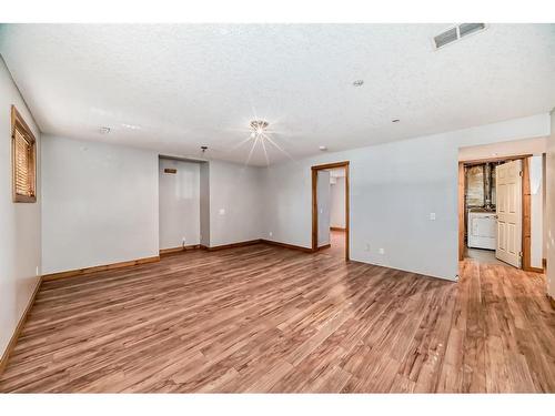 34 West Boothby Crescent, Cochrane, AB - Indoor Photo Showing Other Room