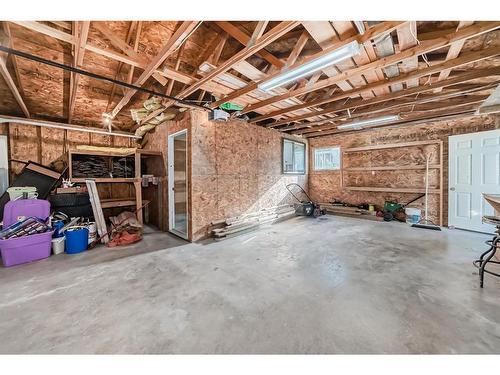 34 West Boothby Crescent, Cochrane, AB - Indoor Photo Showing Garage