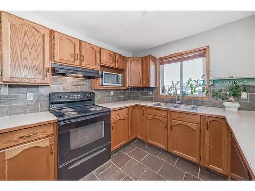 34 West Boothby Crescent, Cochrane, AB - Indoor Photo Showing Kitchen With Double Sink