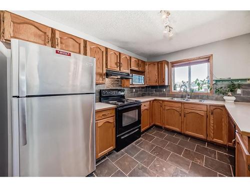 34 West Boothby Crescent, Cochrane, AB - Indoor Photo Showing Kitchen With Double Sink