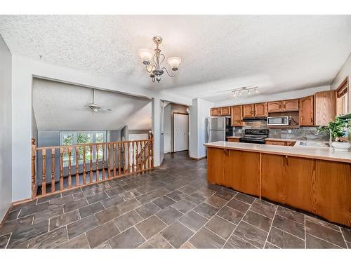 34 West Boothby Crescent, Cochrane, AB - Indoor Photo Showing Kitchen