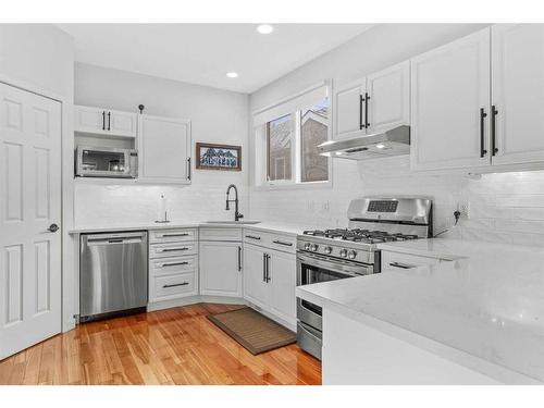 3-813 6Th Street, Canmore, AB - Indoor Photo Showing Kitchen With Stainless Steel Kitchen With Upgraded Kitchen