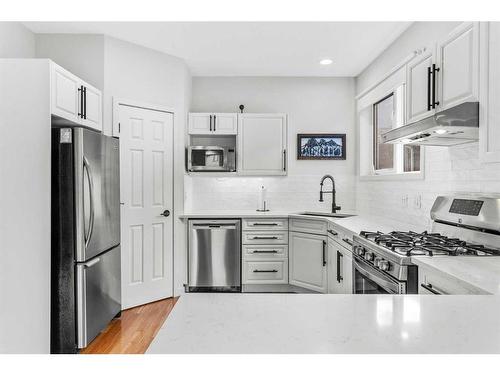 3-813 6Th Street, Canmore, AB - Indoor Photo Showing Kitchen With Stainless Steel Kitchen With Upgraded Kitchen