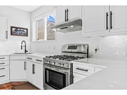 3-813 6Th Street, Canmore, AB - Indoor Photo Showing Kitchen With Upgraded Kitchen