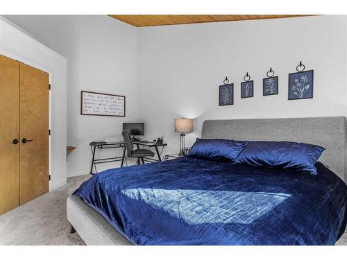 3-813 6Th Street, Canmore, AB - Indoor Photo Showing Bedroom