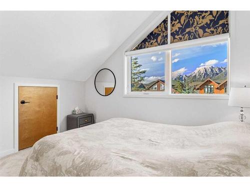 3-813 6Th Street, Canmore, AB - Indoor Photo Showing Bedroom