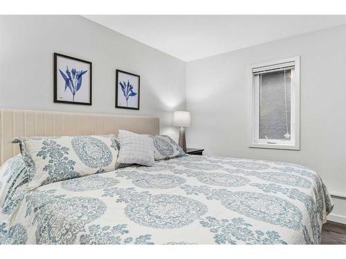 3-813 6Th Street, Canmore, AB - Indoor Photo Showing Bedroom