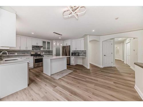 159 Schiller Crescent Nw, Calgary, AB - Indoor Photo Showing Kitchen