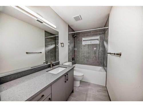 159 Schiller Crescent Nw, Calgary, AB - Indoor Photo Showing Bathroom