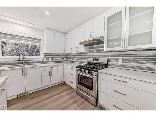 159 Schiller Crescent Nw, Calgary, AB - Indoor Photo Showing Kitchen