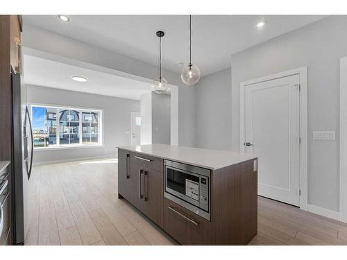 600 Dawson Drive, Chestermere, AB - Indoor Photo Showing Kitchen