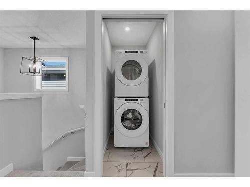 600 Dawson Drive, Chestermere, AB - Indoor Photo Showing Laundry Room