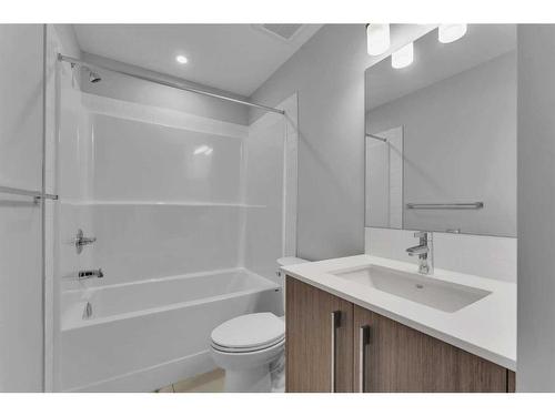 600 Dawson Drive, Chestermere, AB - Indoor Photo Showing Bathroom