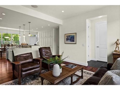 88 Victoria Cross Boulevard Sw, Calgary, AB - Indoor Photo Showing Living Room