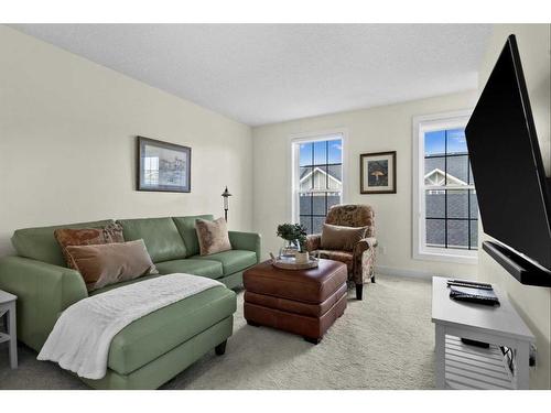 88 Victoria Cross Boulevard Sw, Calgary, AB - Indoor Photo Showing Living Room