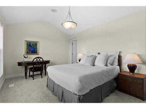 88 Victoria Cross Boulevard Sw, Calgary, AB - Indoor Photo Showing Bedroom