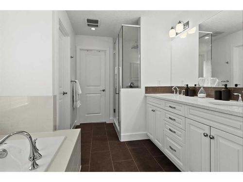 88 Victoria Cross Boulevard Sw, Calgary, AB - Indoor Photo Showing Bathroom