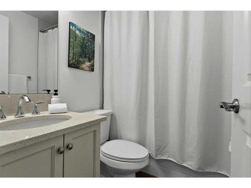 88 Victoria Cross Boulevard Sw, Calgary, AB - Indoor Photo Showing Bathroom