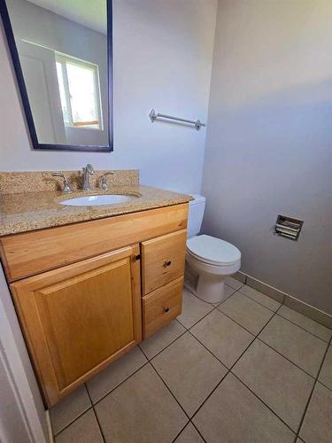 847 Madeira Drive Ne, Calgary, AB - Indoor Photo Showing Bathroom