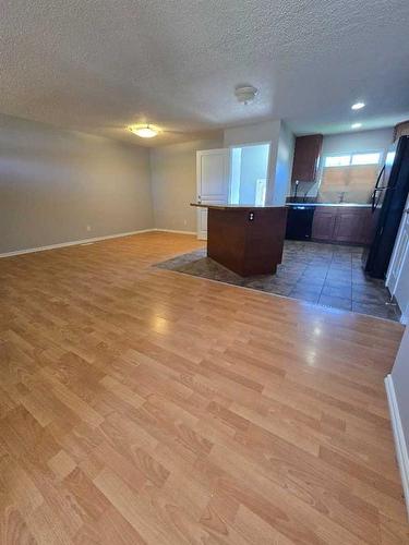 847 Madeira Drive Ne, Calgary, AB - Indoor Photo Showing Other Room