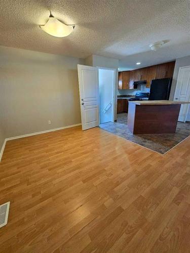 847 Madeira Drive Ne, Calgary, AB - Indoor Photo Showing Other Room