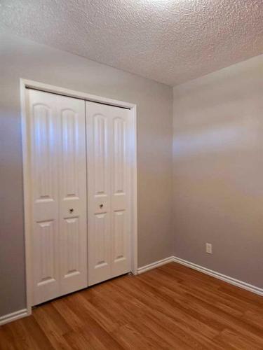 847 Madeira Drive Ne, Calgary, AB - Indoor Photo Showing Other Room